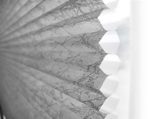 teba_duette_wabenplissee_crash_print_muster_5850